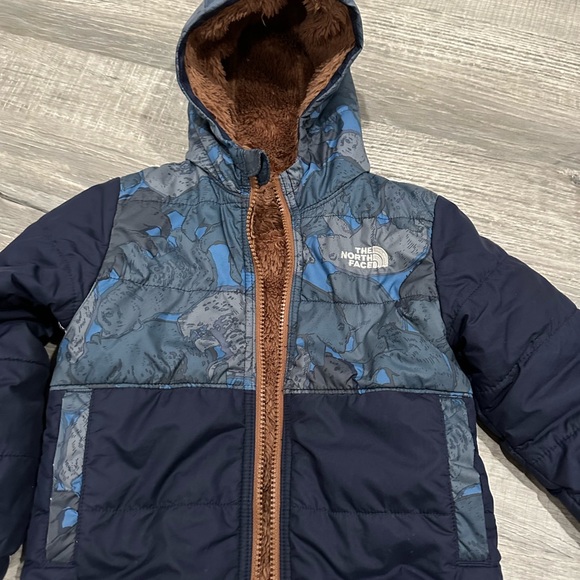 The North Face Kids Blue Jacket - Picture 1 of 3